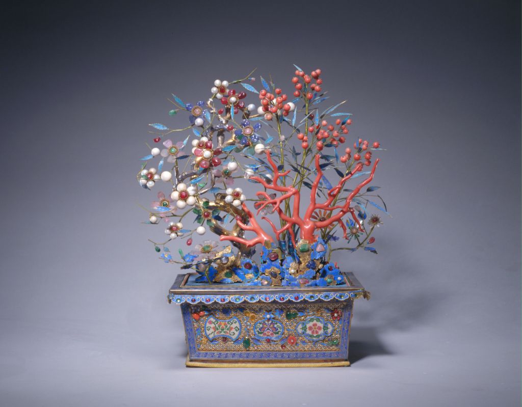 图片[1]-Silver plated, silk covered rectangular basin with beads and plum blossom bonsai-China Archive